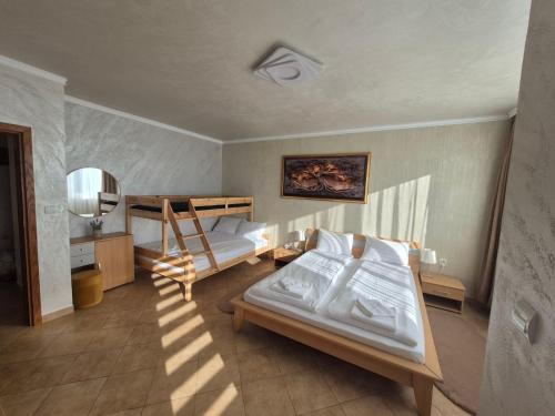 a bedroom with two beds and a bunk bed at Апартаменти Ванкови 2 in Veliko Tŭrnovo
