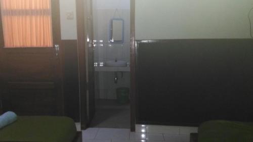 Bilik mandi di ADA Homestay