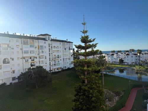 Laguna Beach Haven, WIFI, swimming pools, beach a few steps away, shops