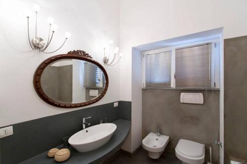 Kylpyhuone majoituspaikassa Casa Professa Luxury Palermo Center