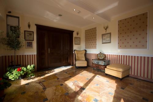 a living room with a chair and a table at Hotel Aviator Boutique in Otopeni