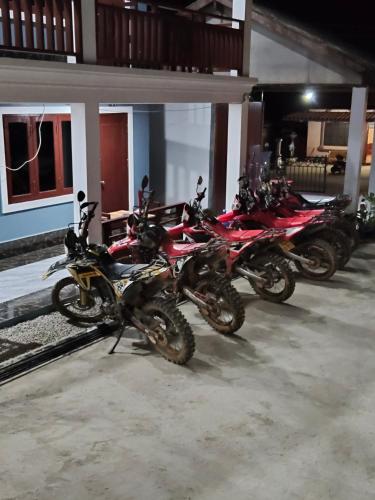 Anar amb bici a Keomisay o pels voltants