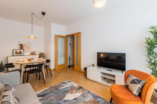 Porto Stay no Marques with AC and parking place