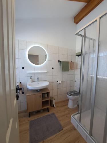 a bathroom with a sink and a toilet at Watt'n Traum in Butjadingen