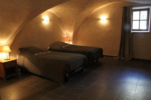 a bedroom with two beds and a window in a room at 10214 Chalet d'exception nature sport et bien être sauna,jacuzzi hammam frigidarium in Cervières