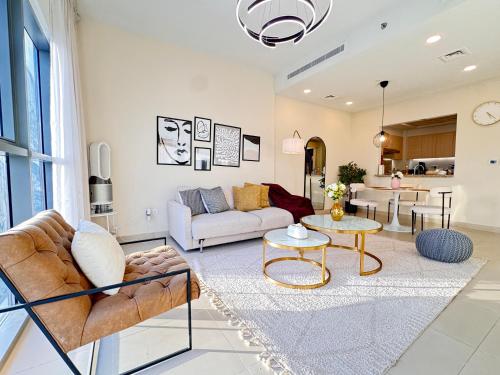 Downtown Luxury 1BR with Pool, Gym, Fast WiFi and 8 Min Walk to Burj Khalifa