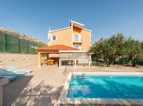 Villa Ana with Outdoor Pool, Sauna and Hot-Tub