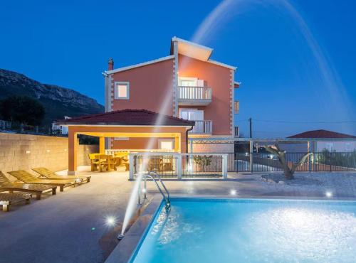 Villa Ana with Outdoor Pool, Sauna and Hot-Tub
