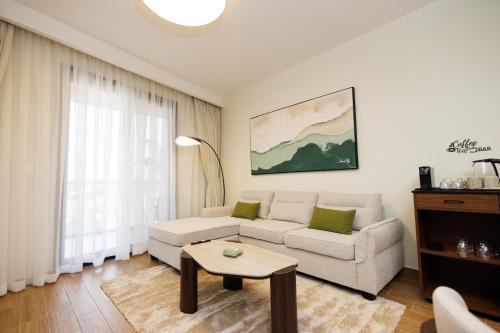 Deluxe Large Cozy Fully Equipped 1-Bedroom Retreat
