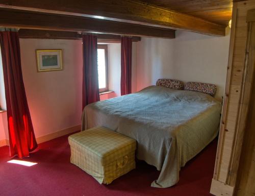 a bedroom with a bed and a window at Stones and Pines in Rimella