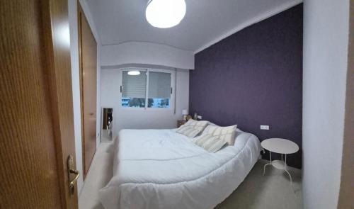a bedroom with a large white bed in a room at Appartement Stella vue mer in Piles