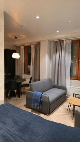a living room with a couch and a table at Studio Siivilla in Uusikaupunki
