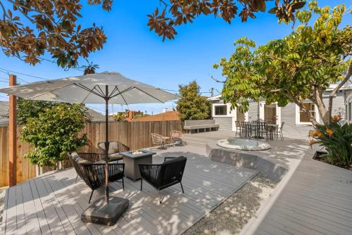 a patio with a table and an umbrella at Cliff View - Prime Downtown La Jolla in San Diego