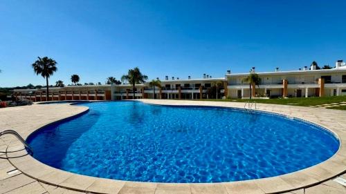 Beautiful Family House in Albufeira T2 Pool and Garage