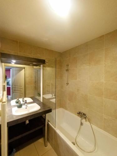 Quiet Appartment AC 400m Palais & 100m Beach Lift