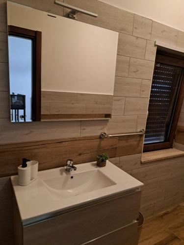 a bathroom with a sink and a mirror at Valle degli Alburni in Postiglione