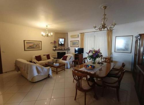 Triple Nest Maisonette - Korydallos by ΜΡS