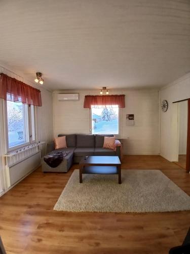 a living room with a couch and a table at Villa Mutkala in Kittilä