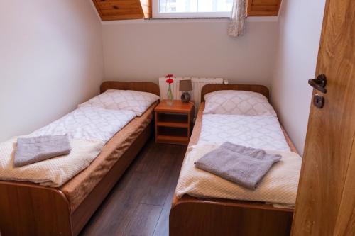 Postel nebo postele na pokoji v ubytování Karkoz Karpacz