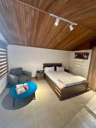 Llit o llits en una habitació de Bamboo Beach Resorts