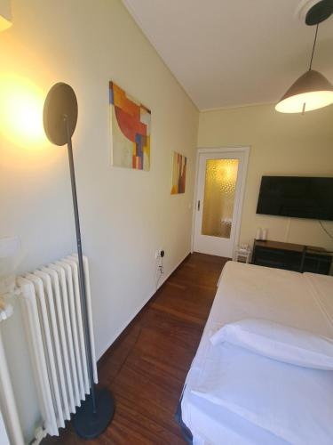 Retro Modern Apartment Pagrati