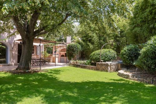 Absolutely quiet Provencal villa with swimming pool