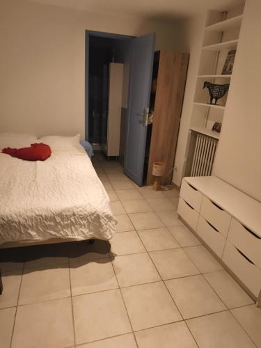 En eller flere senge i et værelse på agreable studio