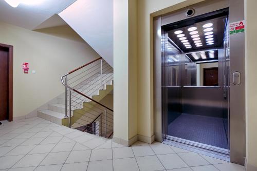 an elevator in a building with a staircase at Apartament Szklane Domy in Zakopane