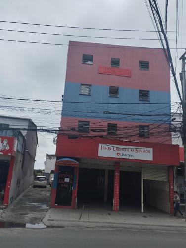 a red and blue building with a sign on it at Motel pousada Zafira in Salvador