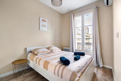 a bedroom with a large bed with a window at Comédie ST-Roch - T2 - Hypercentre Gare - CLIM & NETFLIX in Montpellier