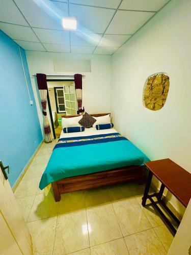 a bedroom with a large bed in a room at Silver Meir Villa in Nuwara Eliya