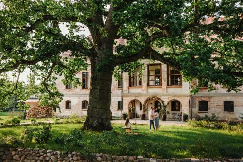 Folwark Wielka Wieś - Pałac pod Dębem