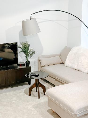 Aya - Renovated air-conditioned duplex with garden