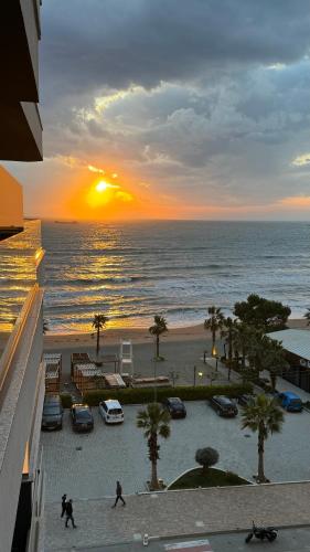 Golden Waves Seaview