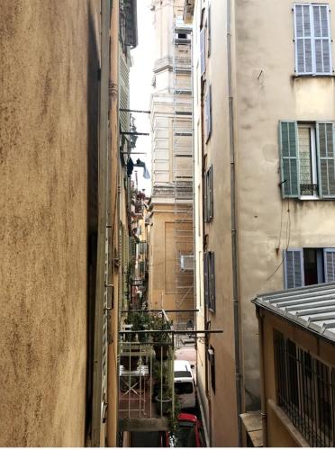 Cozy 50 m2 - Balcony & Air Conditioning! Heart of Old Nice