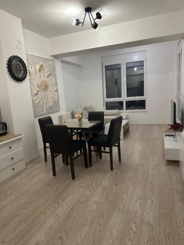 E&M Apartman