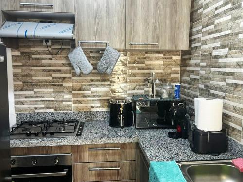 Cuina o zona de cuina de Appartement Moderne à Bingerville