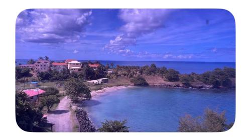 une vue aérienne d'une île dans l'océan dans l'établissement Sunset Bliss, à Castries