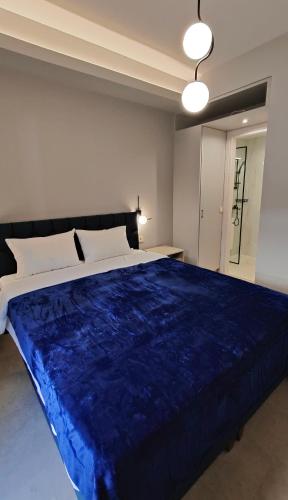 Modern Central Apartment - 400m to Beach