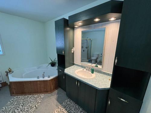 a bathroom with a tub and a sink at Finca Saddiki in Namur