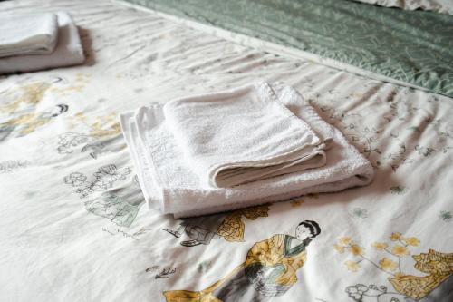 a towel sitting on top of a bed at Casa Dorin Capacitate Autocar in Borşa