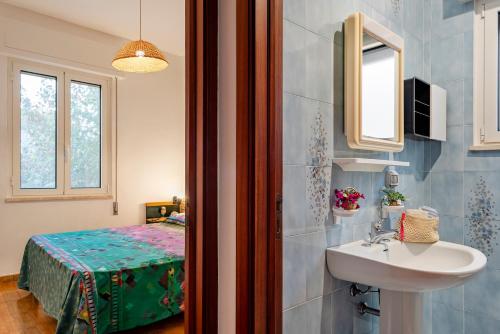 a bathroom with a sink and a bed at Villetta Patitari in Gallipoli