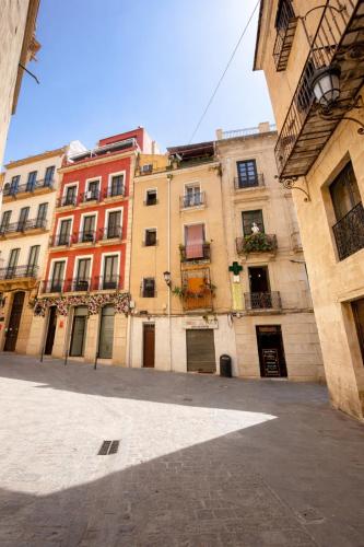 Historic 1905 Charm 3 min to Postiguet Beach