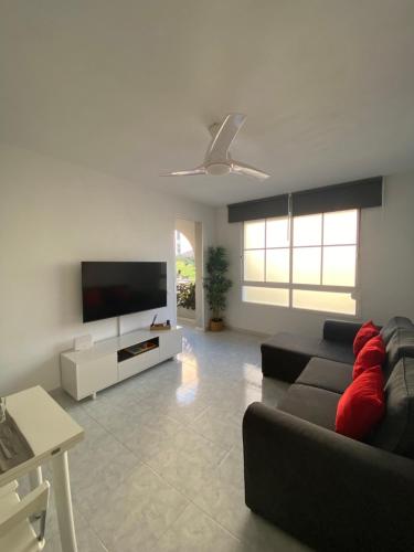 Recova Modern Family - Next to African Market