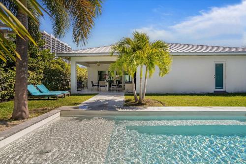 a swimming pool in front of a house at Luxury House 4 beds heated Pool w Jaccuzzi in North Bay Village