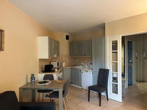 One-Bedroom Apartment with a Cozy Terrace Beachfront, City Center