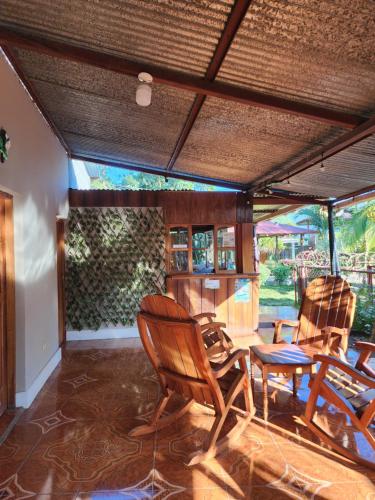 a living room with two chairs and a table at Hostal Bullshark in Cuatro Esquinas