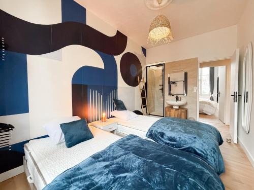 Stylish 3-Bedroom Cannes Apartment - Steps from Palais des Festivals - ID 310
