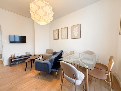 Stylish 3-Bedroom Cannes Apartment - Steps from Palais des Festivals - ID 310