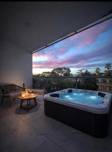 Appartement luxe Jaccuzi marbre et terrasse